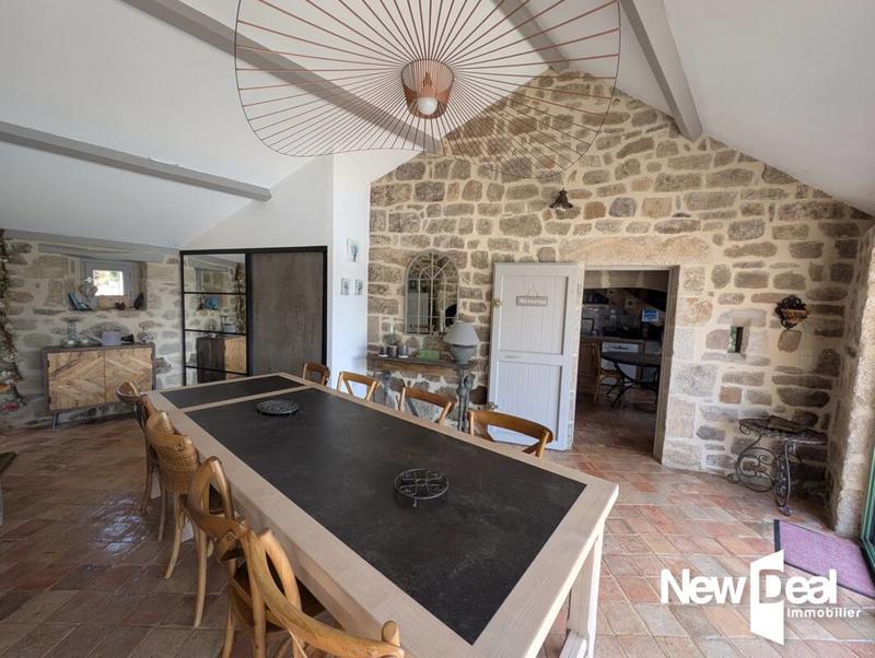 Propriété - 230 m² - 10 pièces