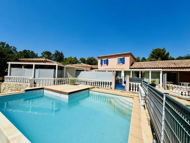 Propriété - 310 m² - 10 pièces