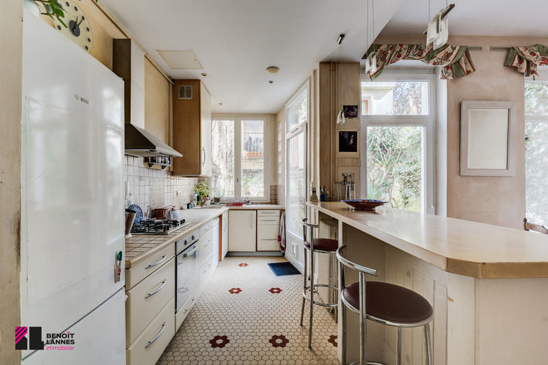 Maison - 216 m² - 8 pièces