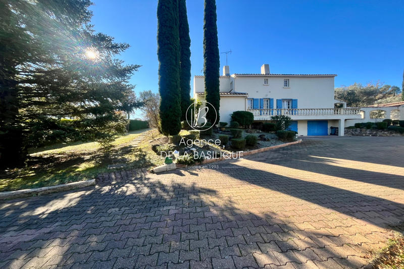 Maison - 232 m² - 8 pièces