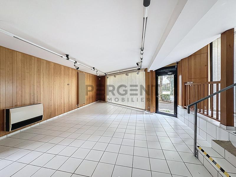 Local commercial - 235 m²