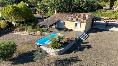 Maison - 99 m² - 5 pièces