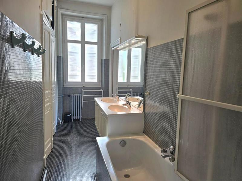 Maison - 244 m² - 8 pièces