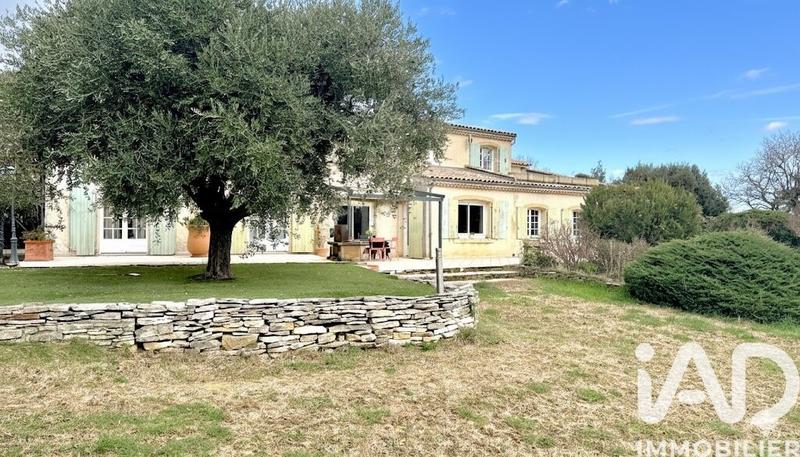 Maison - 1 980 m² - 8 pièces