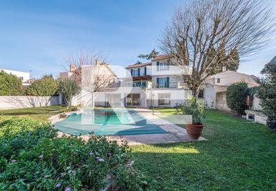 Demeure - 400 m² - 12 pièces