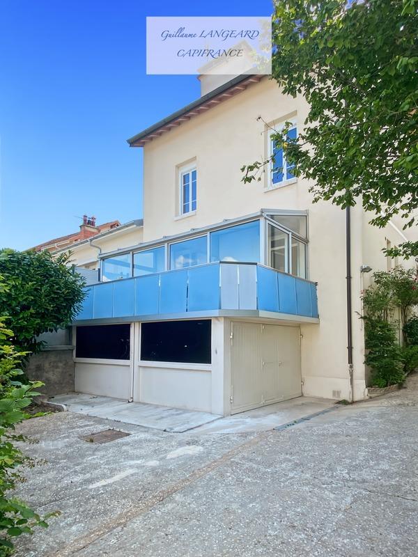 Maison - 207 m² - 9 pièces