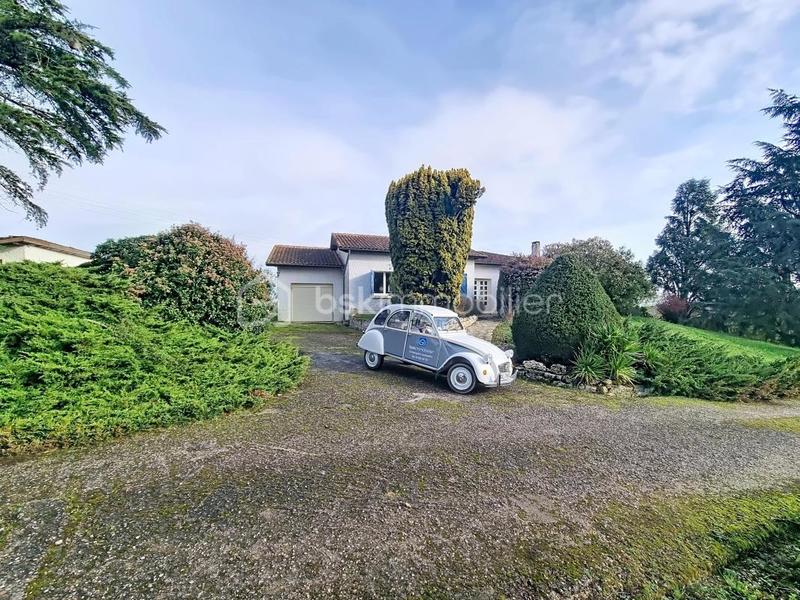 Maison traditionnelle - 108 m² - 6 pièces