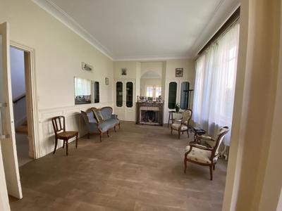 Maison - 232 m² - 8 pièces