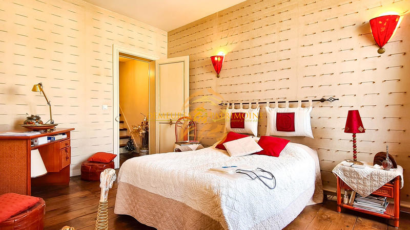 Maison - 217 m² - 11 pièces