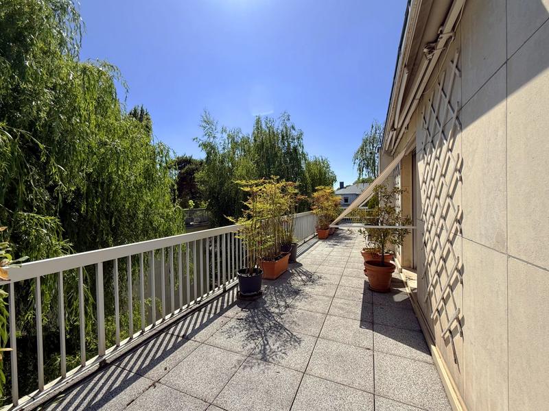 Appartement - 209 m² - 7 pièces