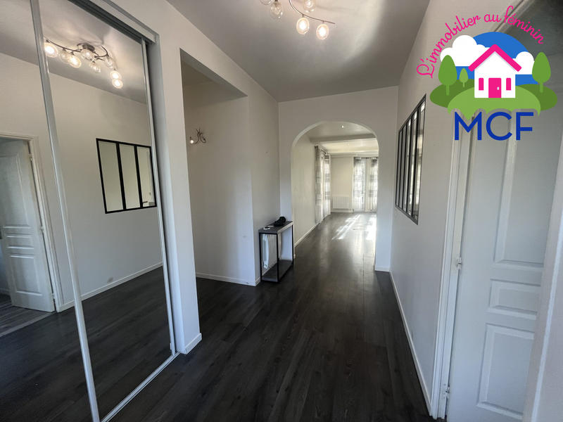 Maison traditionnelle - 223 m² - 7 pièces