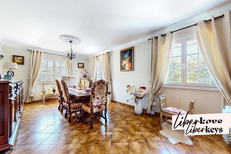 Maison - 380 m² - 5 pièces