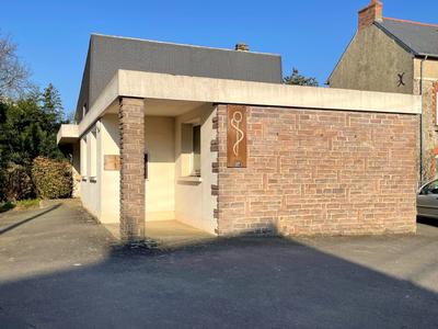 Maison - 303 m² - 12 pièces
