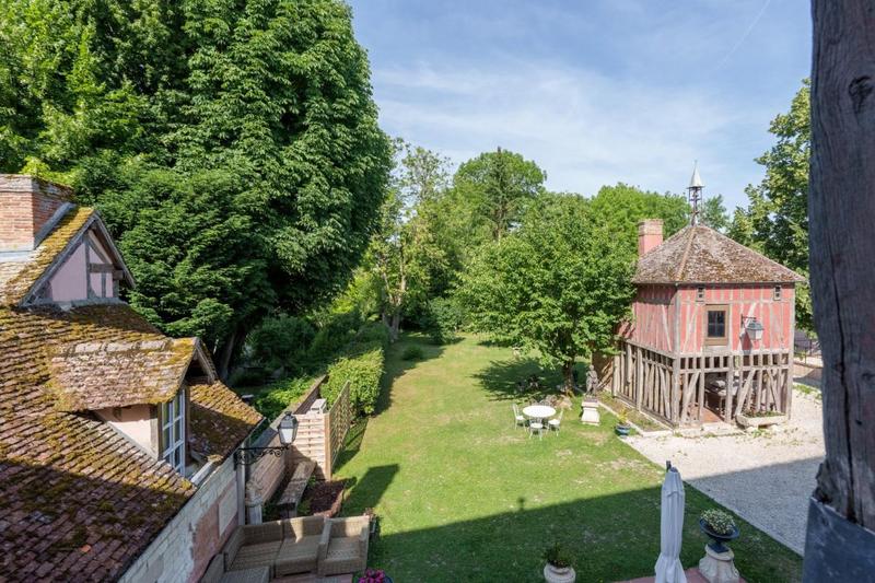 Demeure - 250 m² - 10 pièces