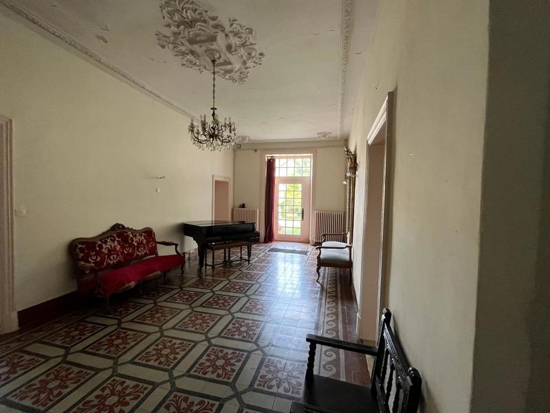 Maison de maîtres - 716 m² - 13 pièces