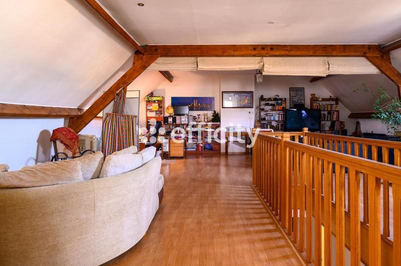 Maison - 330 m² - 7 pièces