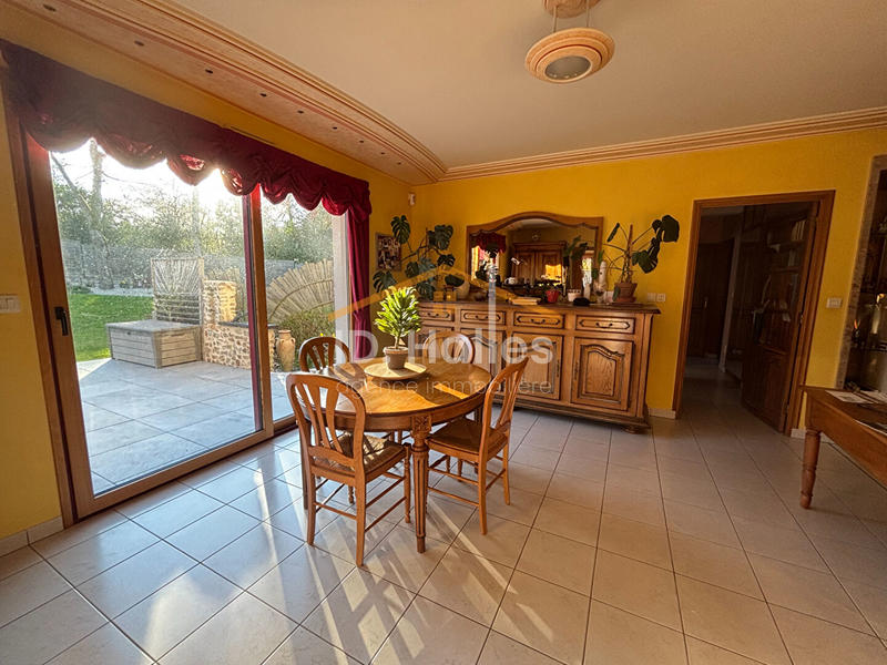 Maison - 245 m² - 10 pièces