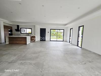 Maison - 137 m² - 5 pièces