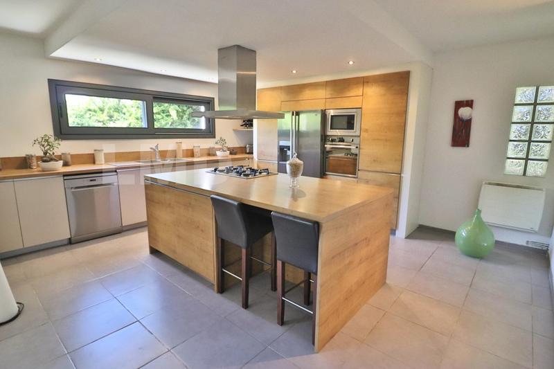 Maison - 251 m² - 7 pièces