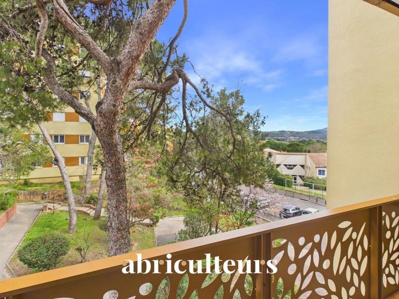 Appartement ancien - 69 m² - 3 pièces