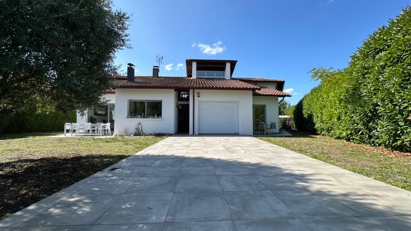 Maison d'architecte - 205 m² - 10 pièces