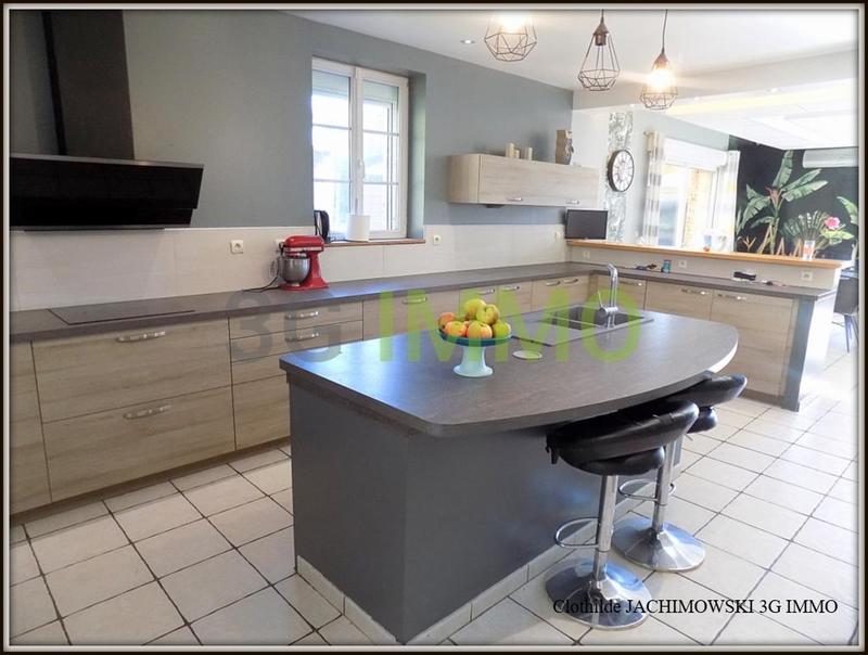 Maison - 212 m² - 10 pièces