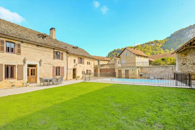 Demeure - 340 m² - 10 pièces