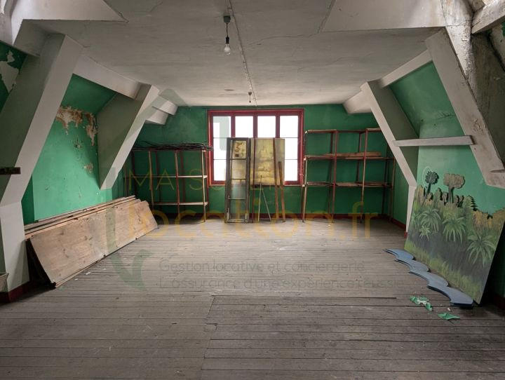 Immeuble - 215 m² - 3 pièces