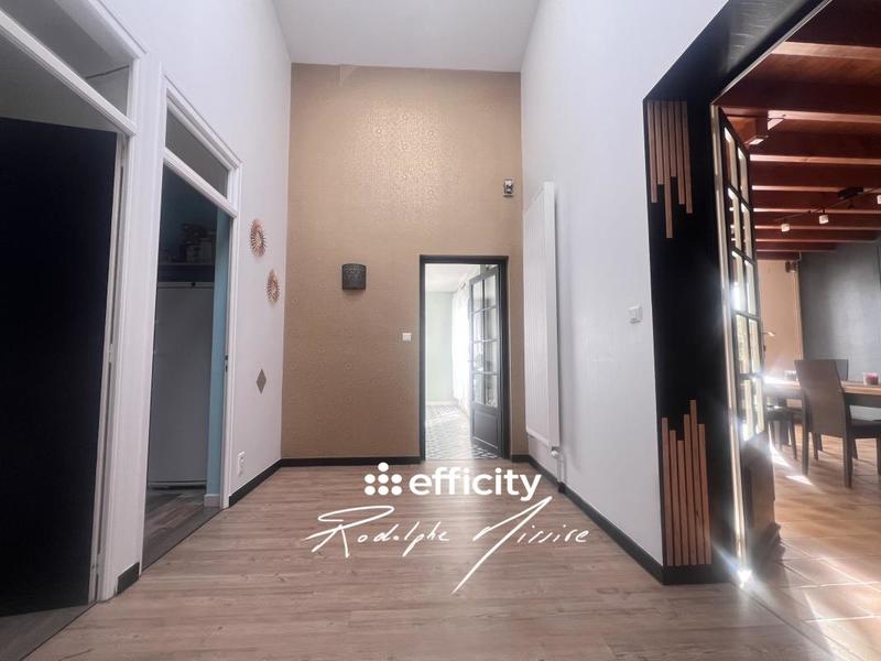 Maison - 220 m² - 8 pièces