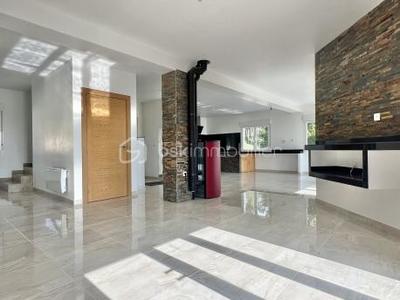 Pavillon - 170 m² - 8 pièces