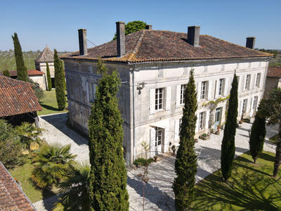 Propriété - 455 m² - 15 pièces