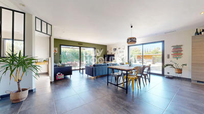 Maison - 121 m² - 5 pièces