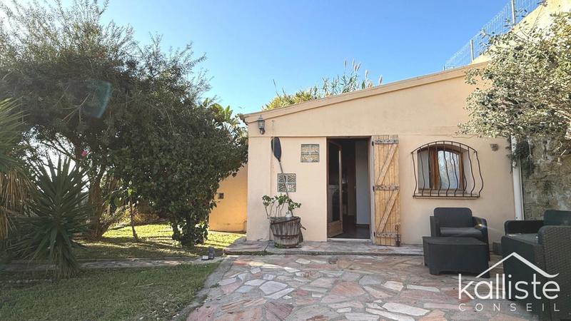 Villa - 241 m² - 10 pièces