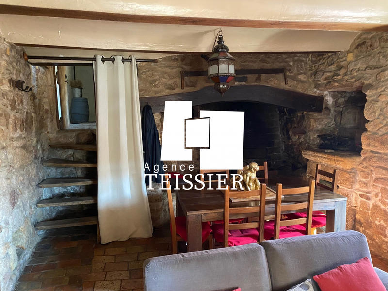 Maison - 270 m² - 18 pièces