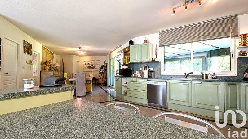 Maison - 250 m² - 8 pièces