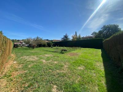 Terrain constructible - 684 m²