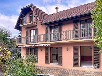 Maison - 239 m² - 8 pièces