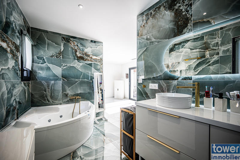 Maison - 200 m² - 6 pièces