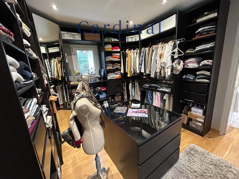 Maison - 220 m² - 13 pièces