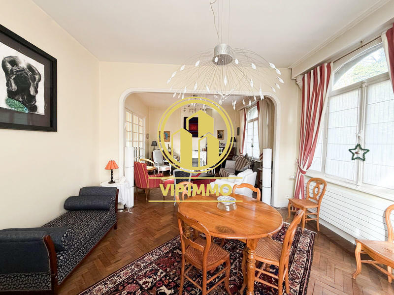 Villa - 224 m² - 14 pièces