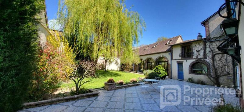 Maison - 331 m² - 11 pièces