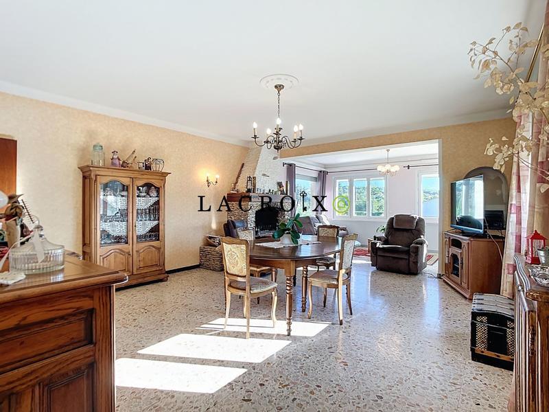 Maison - 220 m² - 8 pièces