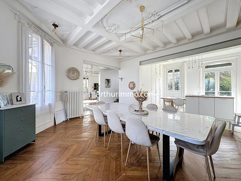 Maison - 280 m² - 10 pièces