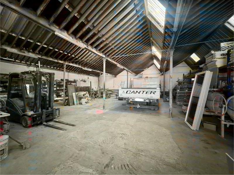 Entrepôt - 370 m²