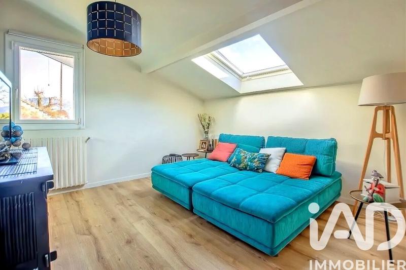 Maison - 243 m² - 9 pièces