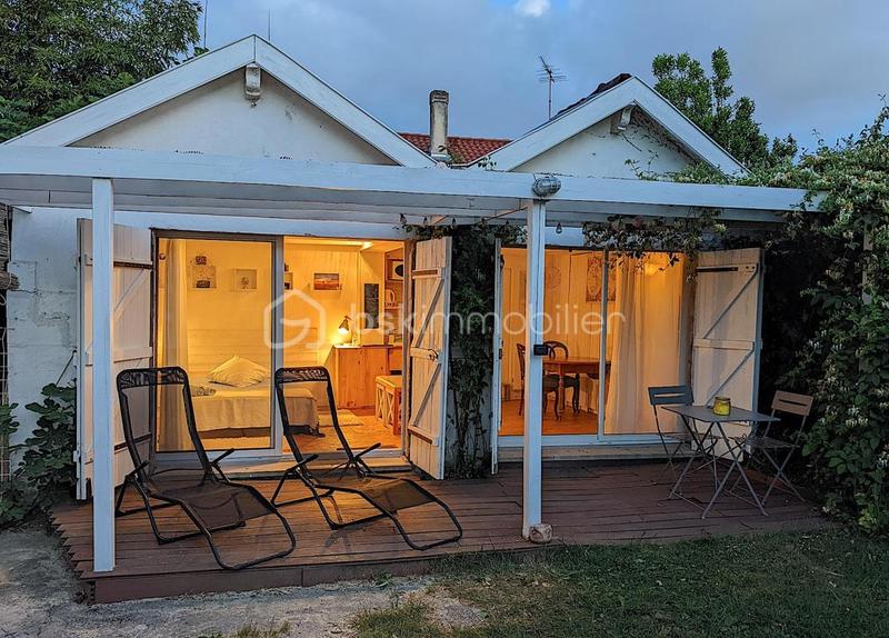 Maison - 215 m² - 8 pièces