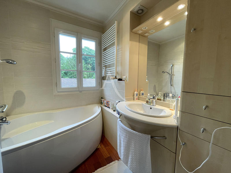 Maison - 251 m² - 8 pièces