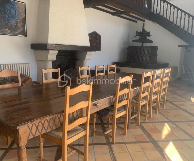 Maison - 1 200 m² - 20 pièces