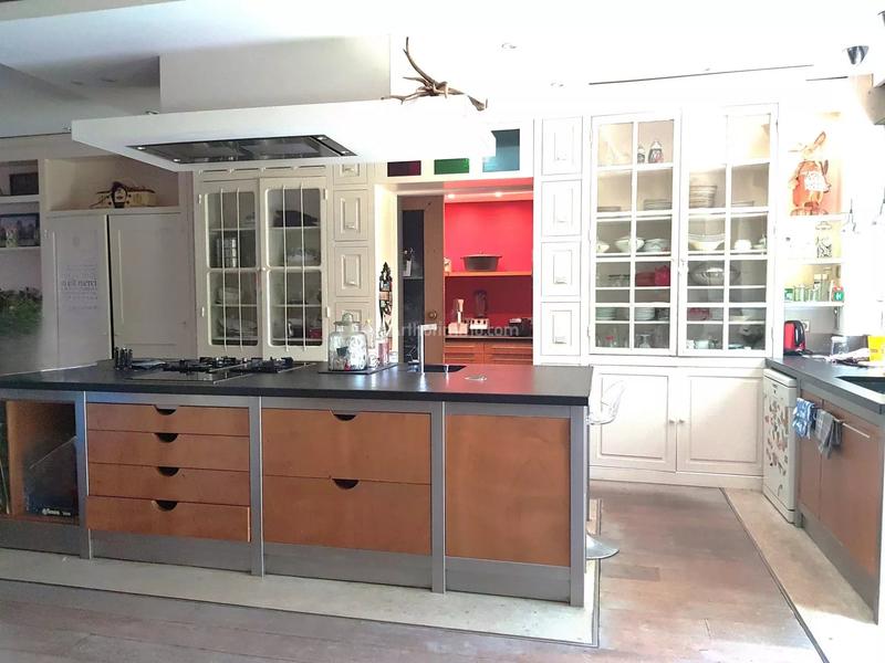 Maison - 267 m² - 9 pièces