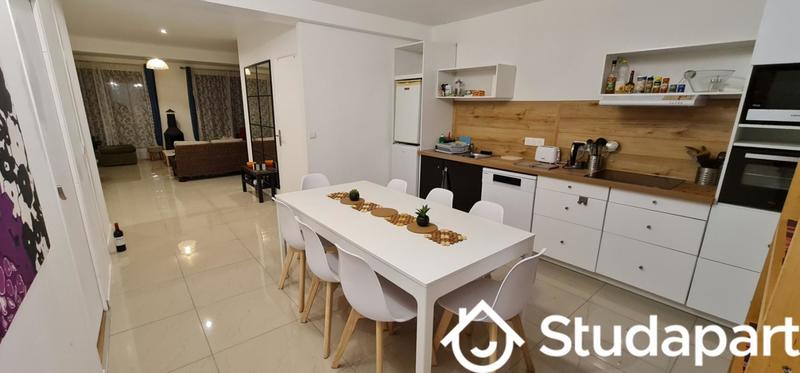 Chambre - 13 m² - 1 pièce